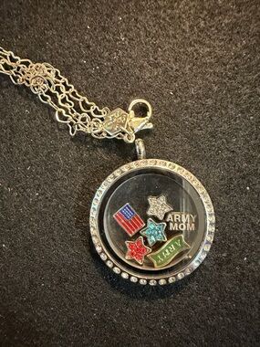 Origami Owl Army Mom Floating Locket Necklace with Stars and Flag